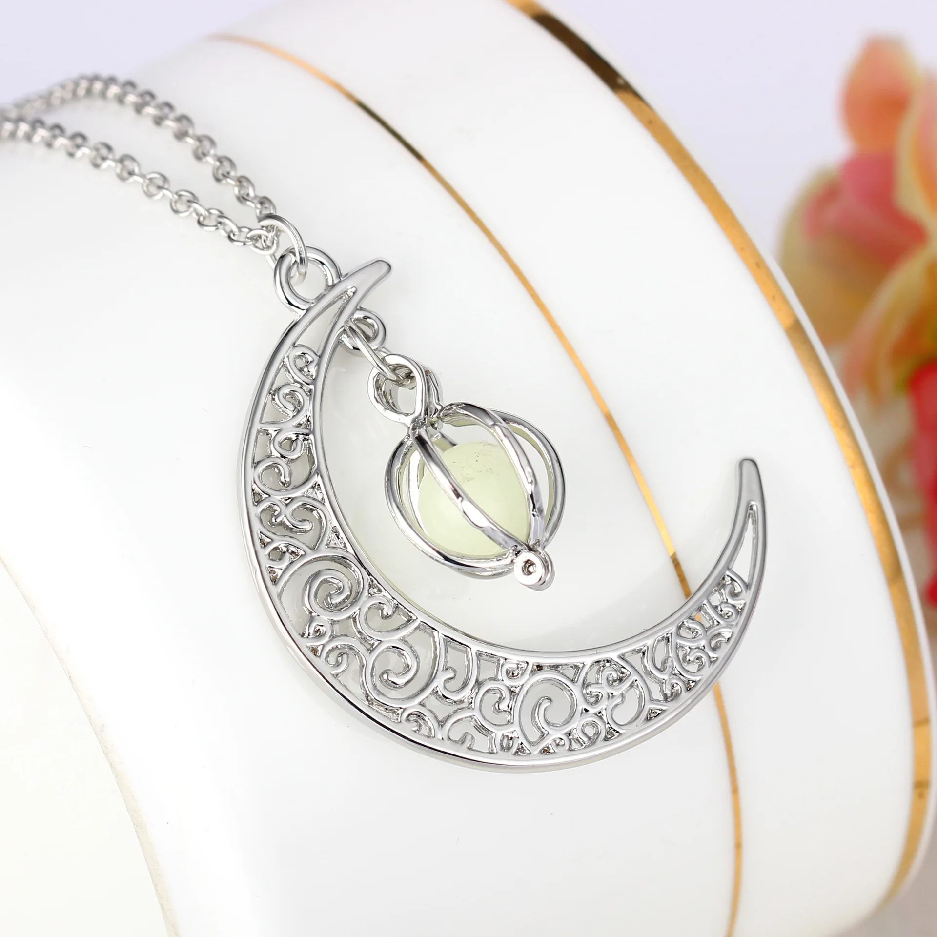Necklace female luminous pendant necklace neck jewelry stainless steel jewelry neck pendant female jewelry wholesale
Necklace female luminous pendant necklace neck jewelry stainless steel jewelry neck pendant female jewelry wholesale