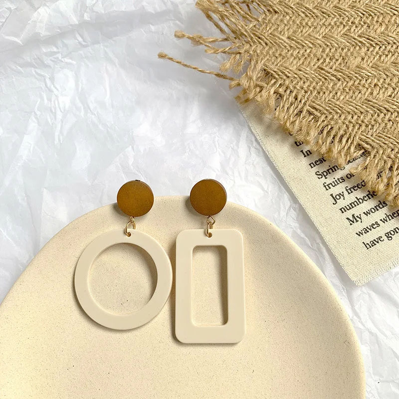 new fashion Exaggerated earrings personality stitching asymmetric earrings pierced ear clips gift for woman
new fashion Exaggerated earrings personality stitching asymmetric earrings pierced ear clips gift for woman