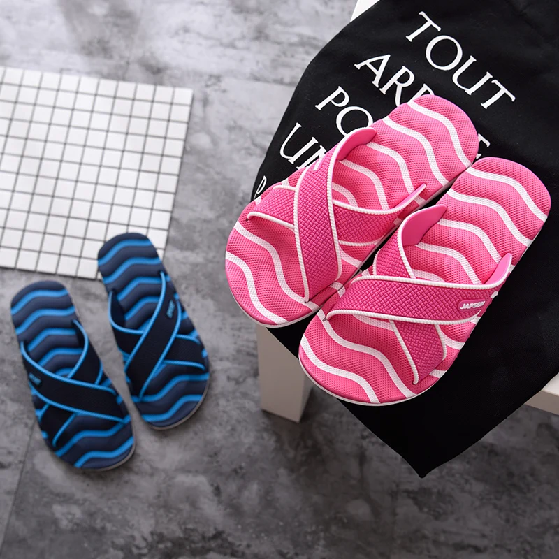 Girls bathroom home non-slip slippers wear-resistant and comfortable couple color matching ladies beach sandals size 36-47 
Girls bathroom home non-slip slippers wear-resistant and comfortable couple color matching ladies beach sandals size 36-47