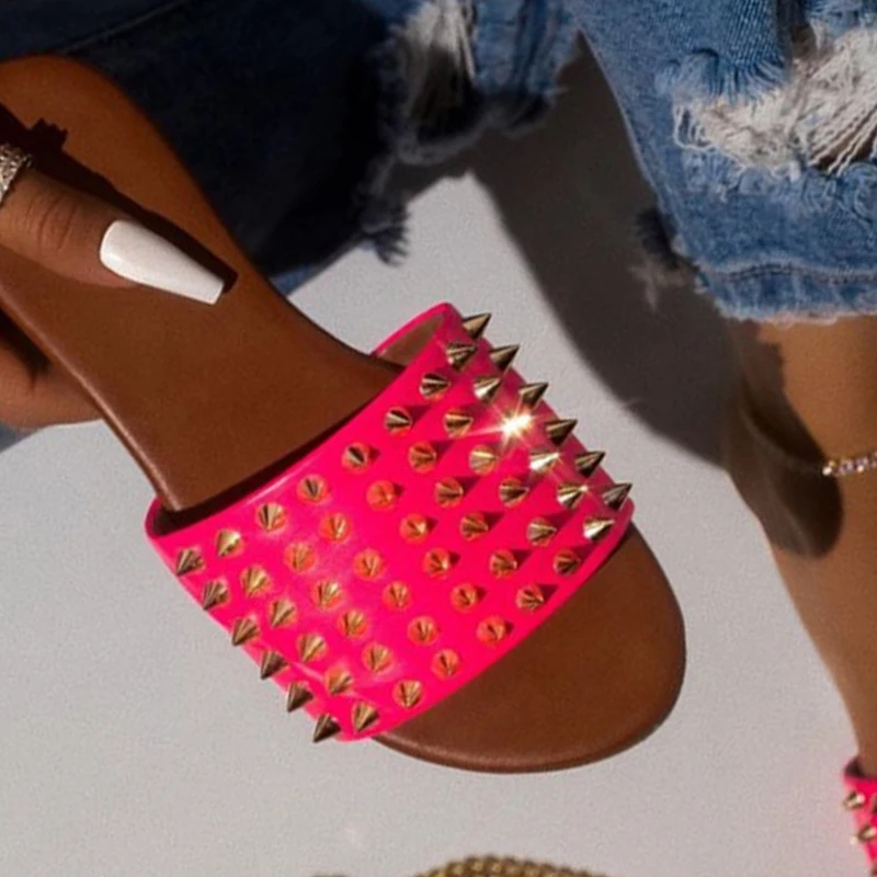 Women Rivet Slippers Flat Casual Ladies Slides Open Toe Outside Metal Decoration Soft Beach Shoes Summer Female Footwear Hot
Women Rivet Slippers Flat Casual Ladies Slides Open Toe Outside Metal Decoration Soft Beach Shoes Summer Female Footwear Hot