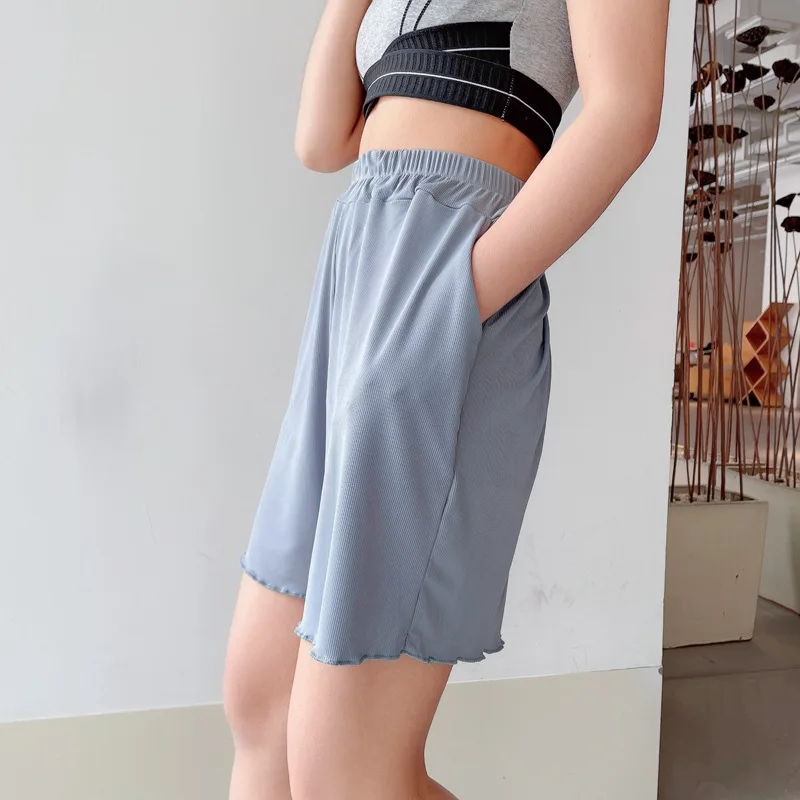 Ice silk wide-leg plus size shorts female summer loose fungus pockets high waist was thin and thin fat MM casual five-point pant
Ice silk wide-leg plus size shorts female summer loose fungus pockets high waist was thin and thin fat MM casual five-point pant