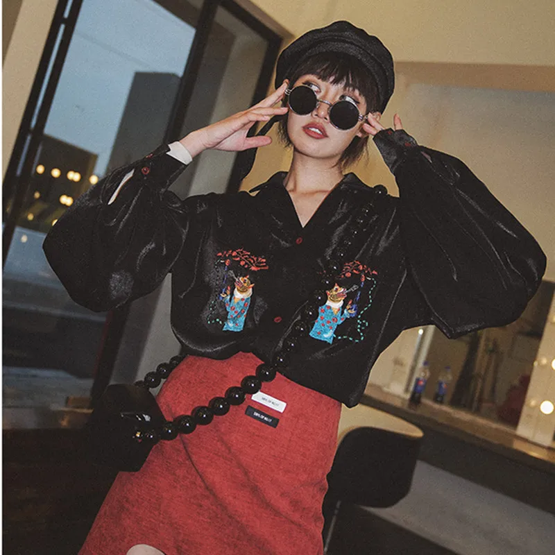 Blouse Shirts Women's Lantern Sleeve Vintage Retro Embroidery Shirt Ladies Shinny casual Loose Oversize blouses female NS635
Blouse Shirts Women's Lantern Sleeve Vintage Retro Embroidery Shirt Ladies Shinny casual Loose Oversize blouses female NS635