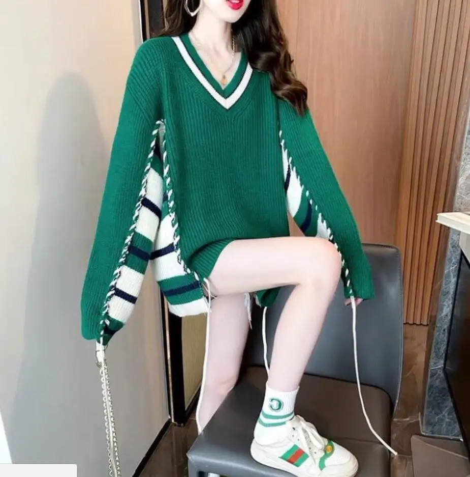 2021 Autumn/Winter New European Popular Color Patchwork Knitted Sweaters Women's Fashion V-neck Jumper Sweater
2021 Autumn/Winter New European Popular Color Patchwork Knitted Sweaters Women's Fashion V-neck Jumper Sweater