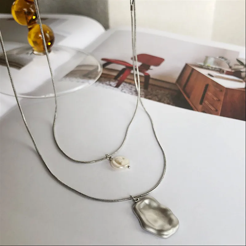 2021 New Retro Matte Gold Silver Color Irregular Round Pearl Double Layer Clavicle Chain Necklace for Women Girl Jewelry 
2021 New Retro Matte Gold Silver Color Irregular Round Pearl Double Layer Clavicle Chain Necklace for Women Girl Jewelry