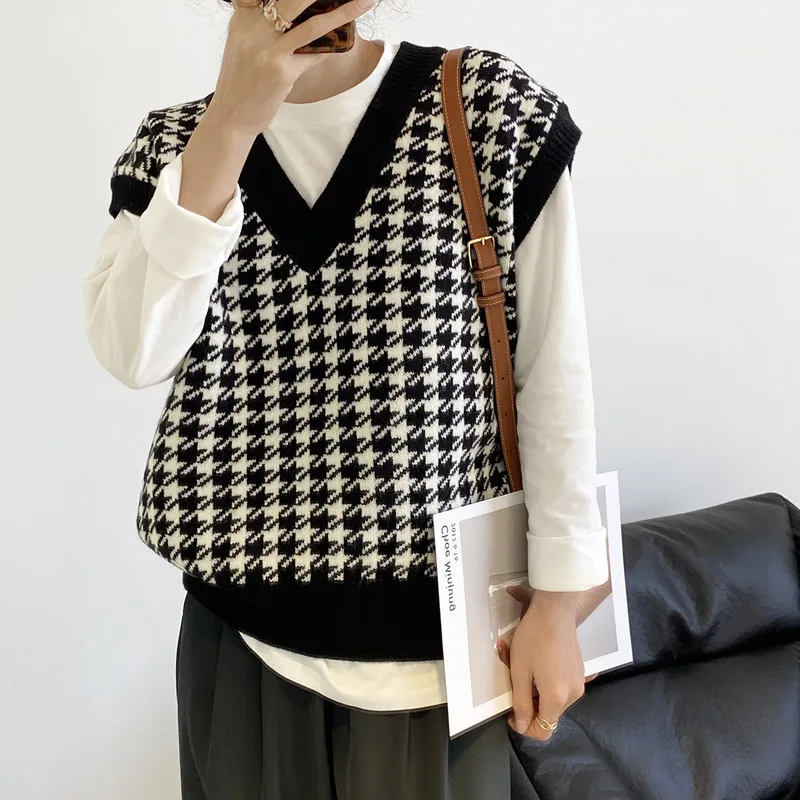 Alien Kitty 2021 New Autumn Women Sweater Vest V-Neck Contrast Color Knitting Korean Plaid Minimalist Casual All-Match Gentle
Alien Kitty 2021 New Autumn Women Sweater Vest V-Neck Contrast Color Knitting Korean Plaid Minimalist Casual All-Match Gentle