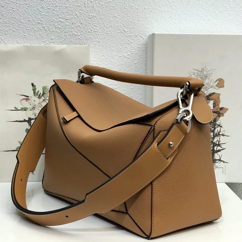 Bags 2021 new trendy fashion stitching geometric bag rhombic leather handbags messenger portable large capacity pillow bag
Bags 2021 new trendy fashion stitching geometric bag rhombic leather handbags messenger portable large capacity pillow bag