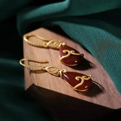 S925 Sterling Silver Gold Inlaid Southern Red Agate Ear Hook Women's Graceful and Fashionable Nanredstone Water Drop Earrings
S925 Sterling Silver Gold Inlaid Southern Red Agate Ear Hook Women's Graceful and Fashionable Nanredstone Water Drop Earrings
