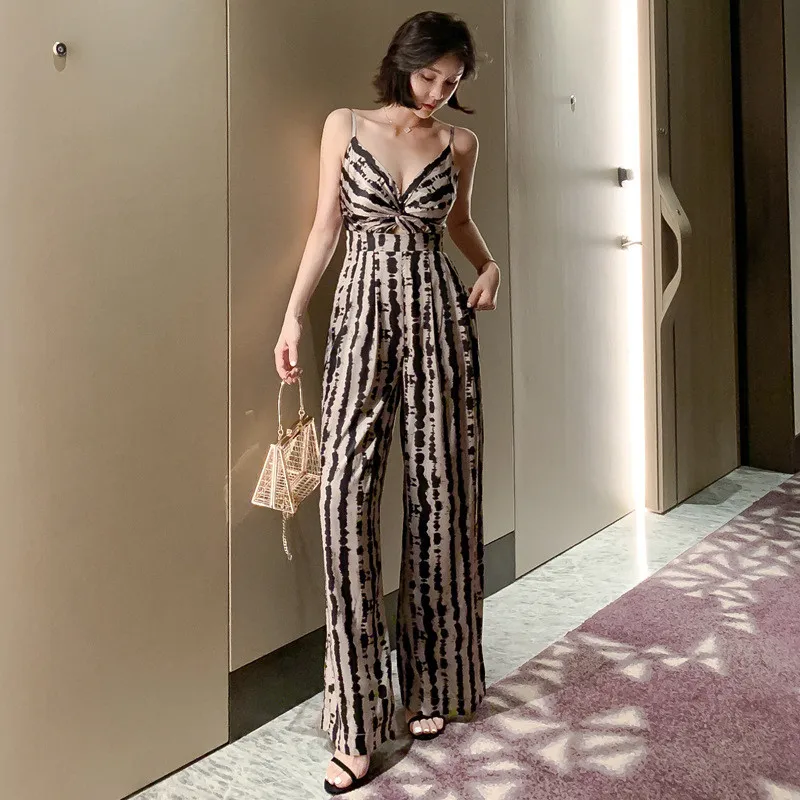 2021 Summer leopard silk slippery straight leg wide leg pants straps jumpsuit sexy V-neck slimming mopping pants women
2021 Summer leopard silk slippery straight leg wide leg pants straps jumpsuit sexy V-neck slimming mopping pants women