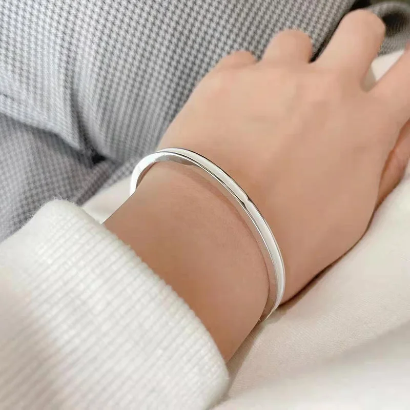 Classic Black and White Titanium Steel Ceramic Cuff Bracelet BV Simple Ladies Fashion Jewelry Party Lovers Bracelet
Classic Black and White Titanium Steel Ceramic Cuff Bracelet BV Simple Ladies Fashion Jewelry Party Lovers Bracelet