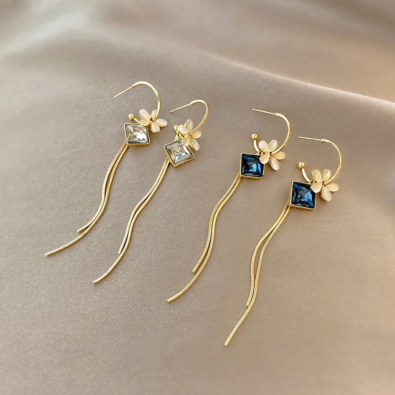 2021 New Long Metal Tassels Fashion Women Drop Earrings Contracted Fine Flowers Temperament Senior Trend Joker Earrings
2021 New Long Metal Tassels Fashion Women Drop Earrings Contracted Fine Flowers Temperament Senior Trend Joker Earrings