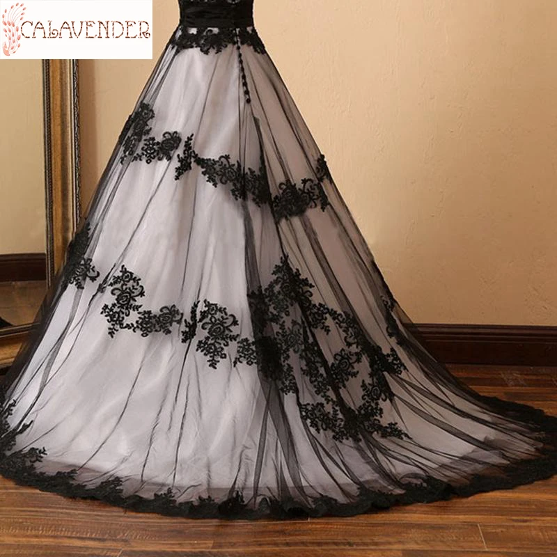V-Neck Lace Appliques Black White Wedding Dress Elegant Gothic Wedding Dress with Sequins and Sweep Train Vestido De Noiva
V-Neck Lace Appliques Black White Wedding Dress Elegant Gothic Wedding Dress with Sequins and Sweep Train Vestido De Noiva