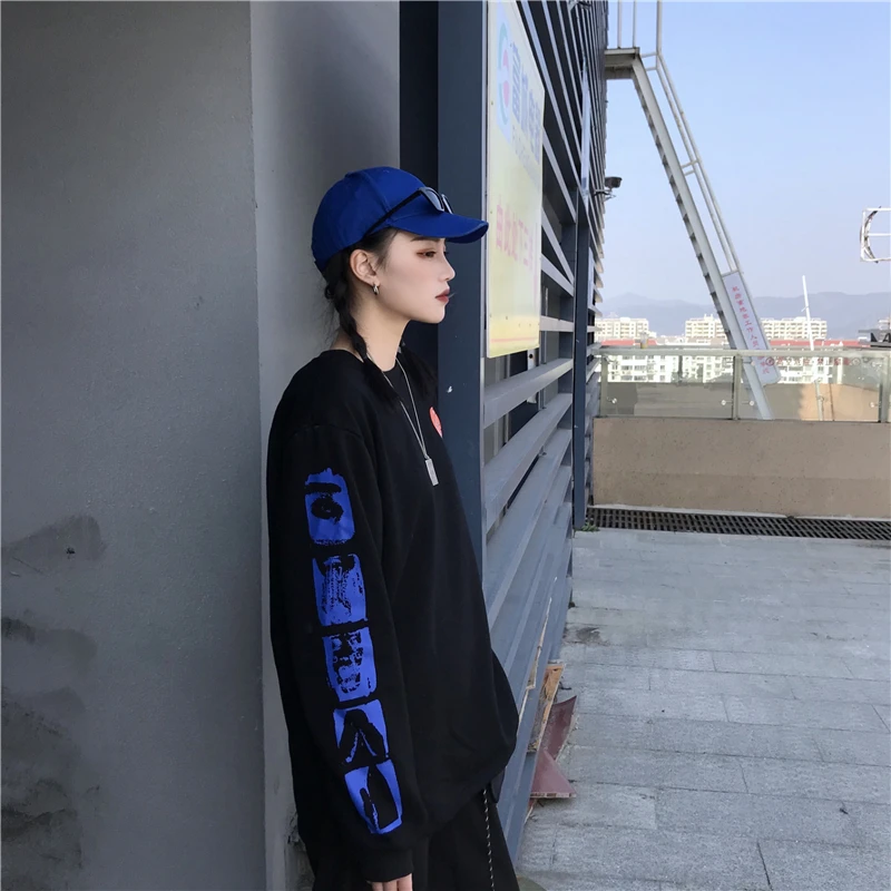 Slightly Pullover Oversize Gothic Logo Spring Autumn Men Women Sleeves Multicolor Text Print Tops 2021 New
Slightly Pullover Oversize Gothic Logo Spring Autumn Men Women Sleeves Multicolor Text Print Tops 2021 New