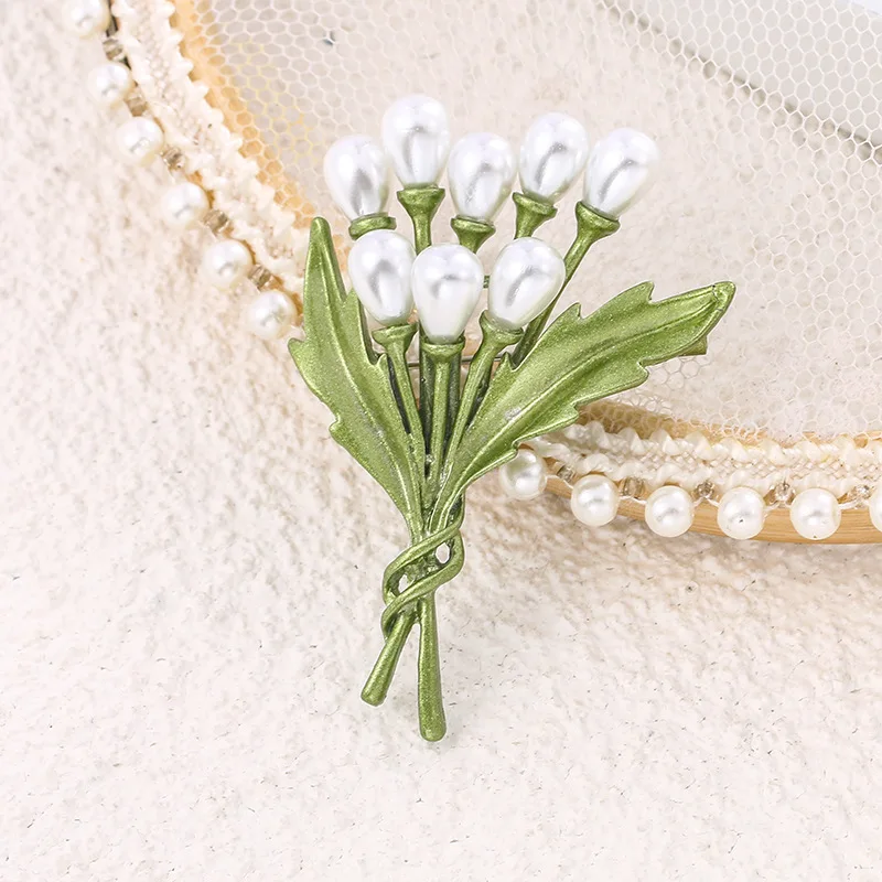 Elegant Retro Green Plant Brooch Fashion Enamel Pearl Flower Brooch Ladies Outerwear Accessories Jewelry Gifts
Elegant Retro Green Plant Brooch Fashion Enamel Pearl Flower Brooch Ladies Outerwear Accessories Jewelry Gifts