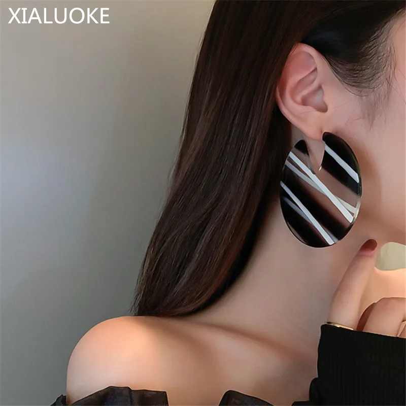 XIALUOKE Geometry Round Stripe Acrylic Earring For Women Vintage Hyperbole Personality Stud Earrings Catwalk Shows Jewelry
XIALUOKE Geometry Round Stripe Acrylic Earring For Women Vintage Hyperbole Personality Stud Earrings Catwalk Shows Jewelry