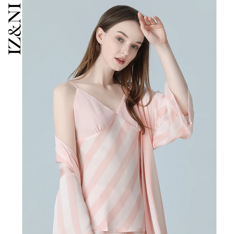 ★IIZZINI 2021 female Xia Bing silk pajamas thin strap lemon printed shorts 3 woolly leisurewear suit
★IIZZINI 2021 female Xia Bing silk pajamas thin strap lemon printed shorts 3 woolly leisurewear suit
