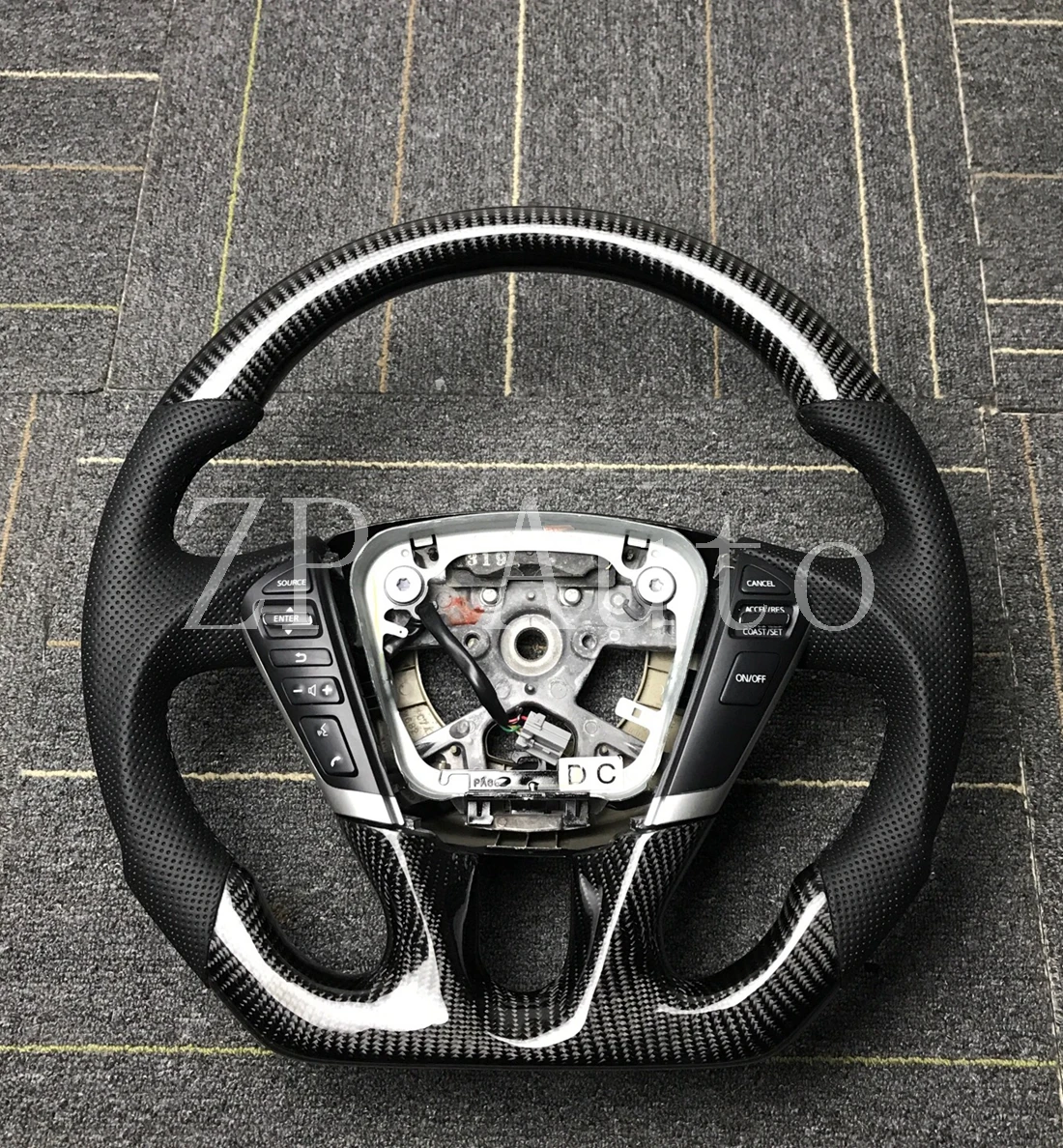 Customizable steering wheel for Altima steering wheel forged Napa Alcantara perforated leather carbon fiber steering wheel 
Customizable steering wheel for Altima steering wheel forged Napa Alcantara perforated leather carbon fiber steering wheel