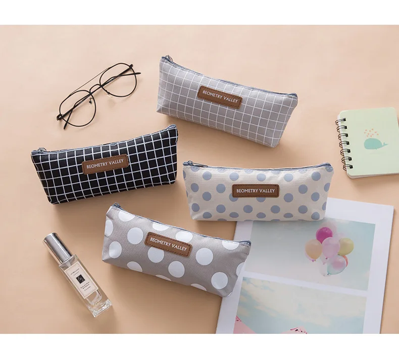 Simple solid black student stationery box student stationery bag canvas stationery box stationery box school supplies
Simple solid black student stationery box student stationery bag canvas stationery box stationery box school supplies
