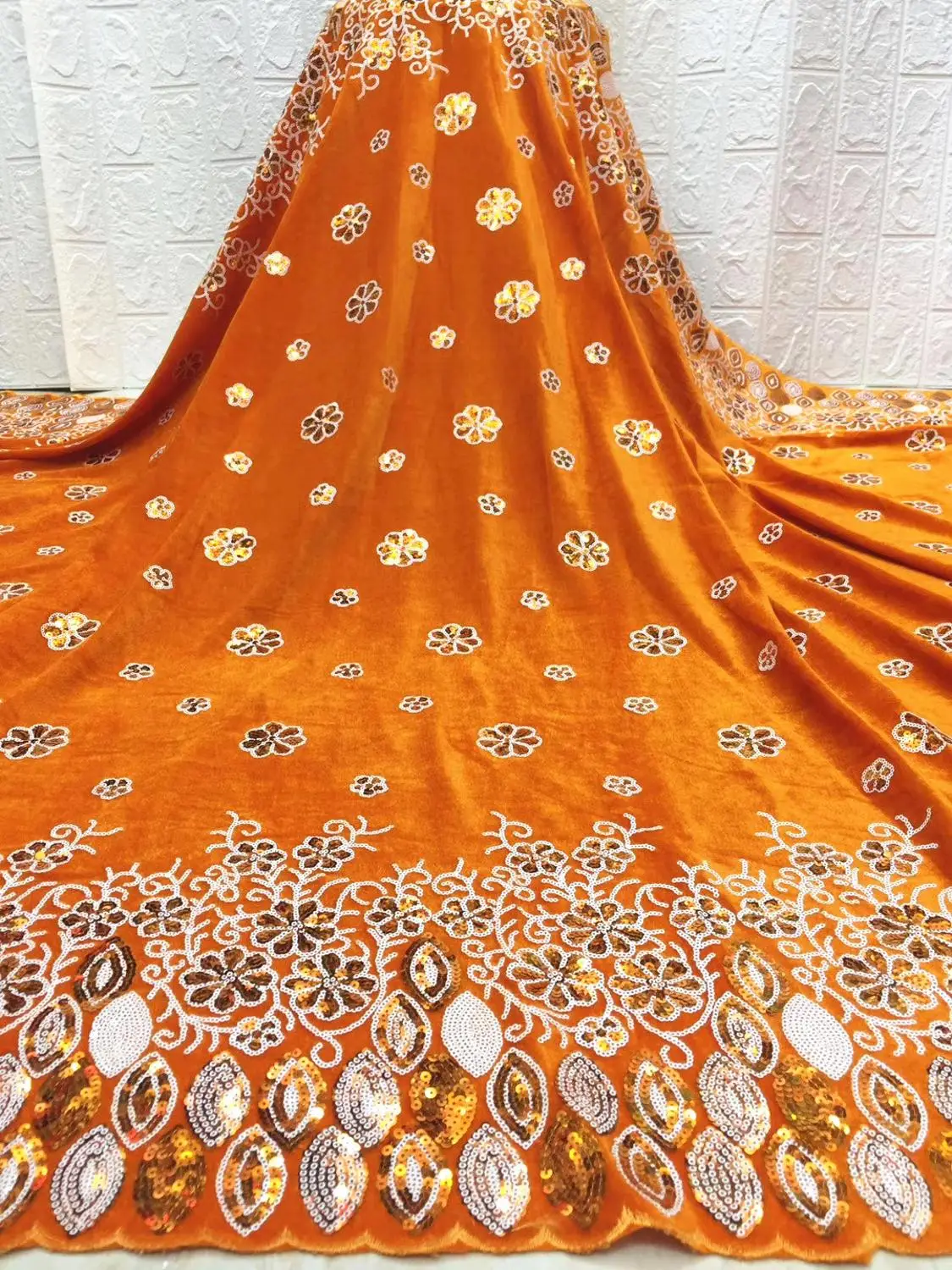 African french velvet Lace Fabrics Latest 2020 Nigerian Wedding Lace Fabric Embroidered Dubai sequins French Tulle Lace 5yards
African french velvet Lace Fabrics Latest 2020 Nigerian Wedding Lace Fabric Embroidered Dubai sequins French Tulle Lace 5yards
