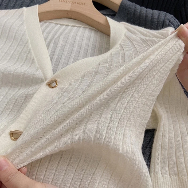 Solid Color Sweater Knitted Cardigan Tops Women 2021 Autumn Korean V-neck Temperament Long Sleeve Office Ladies Bodycon Shirts
Solid Color Sweater Knitted Cardigan Tops Women 2021 Autumn Korean V-neck Temperament Long Sleeve Office Ladies Bodycon Shirts