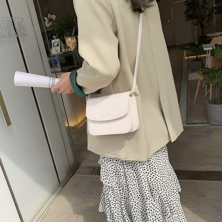 Yuhua 2020 new fashion woman handbags, casual messenger bag, trend solid color shoulder bag, simple korean version women bags.
Yuhua 2020 new fashion woman handbags, casual messenger bag, trend solid color shoulder bag, simple korean version women bags.