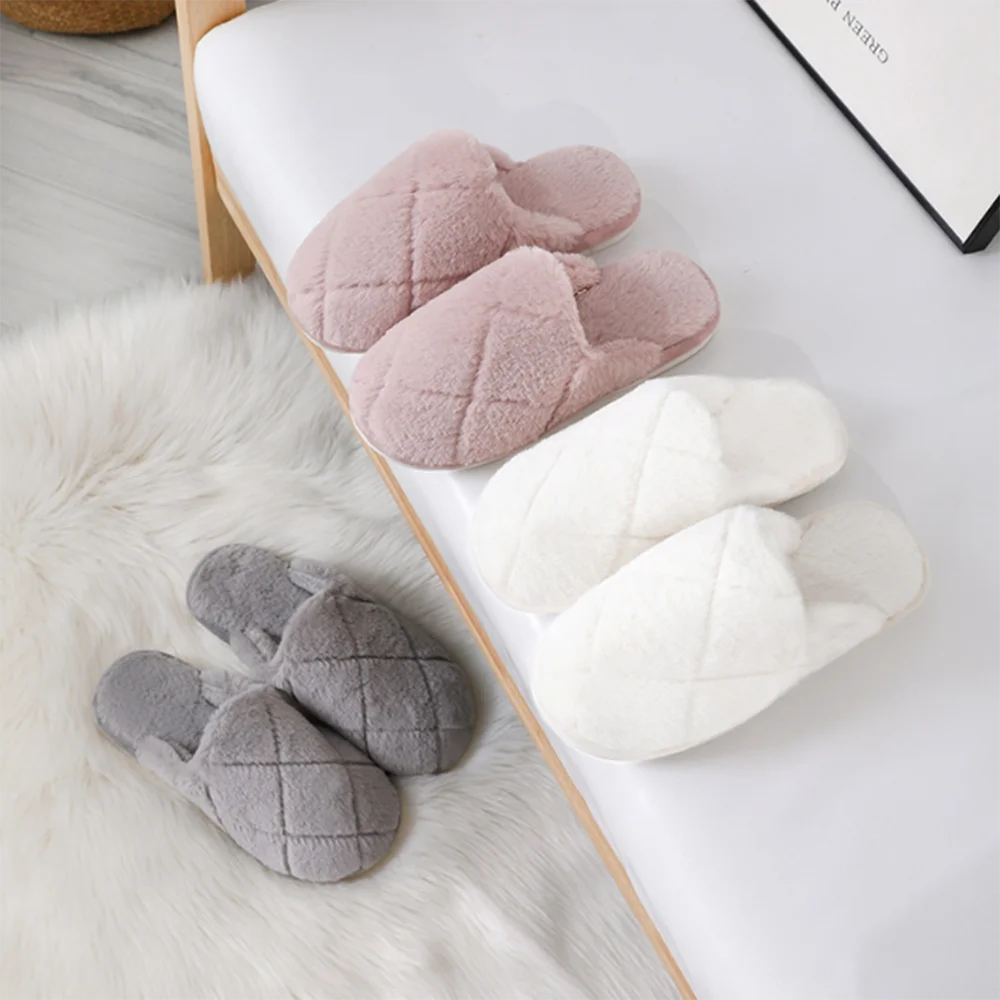Ladies Leather Smooth Slippers Diamond Pattern Plush Flat Slippers Warm Velvet Indoor Bedroom Couples 2021
Ladies Leather Smooth Slippers Diamond Pattern Plush Flat Slippers Warm Velvet Indoor Bedroom Couples 2021