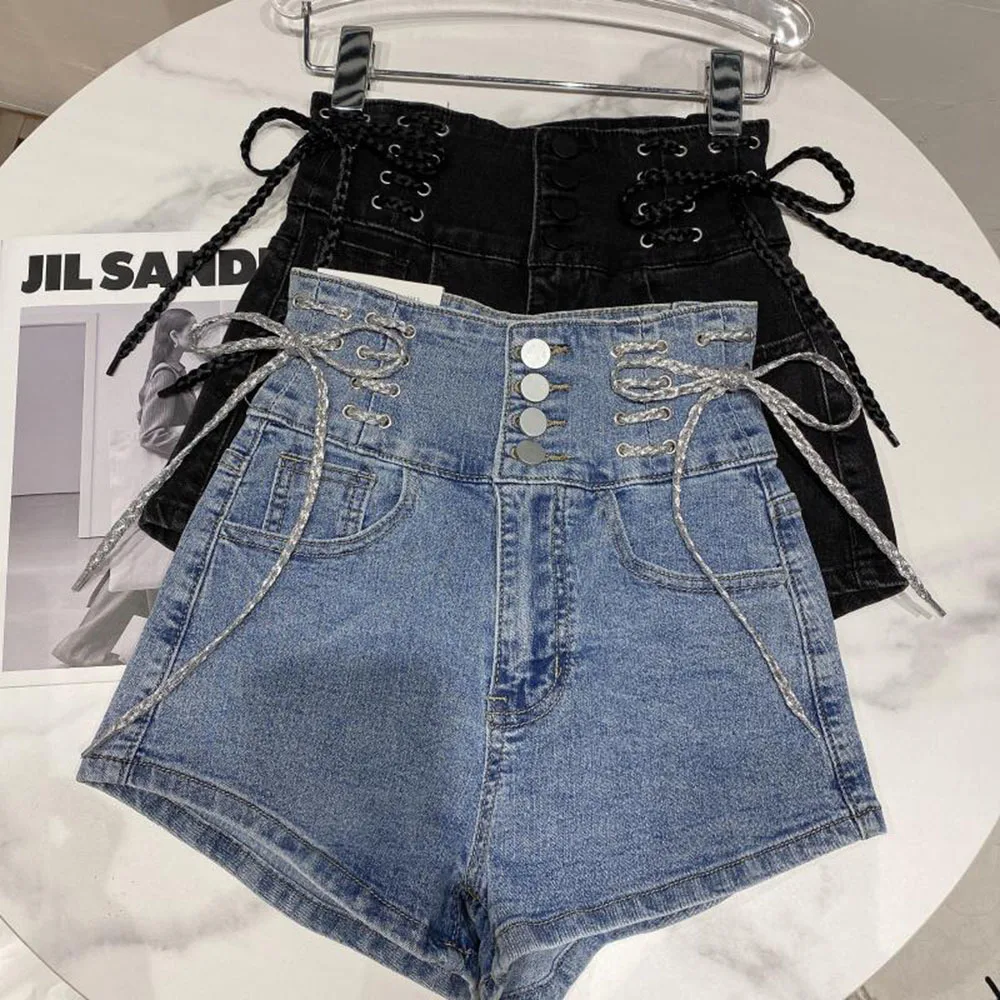 2021 New Women's Slim Fit Slim Sexy Elastic Back Hollow Aesthetic Fashion Lace Four Breasted High Waist Retro Denim Shorts
2021 New Women's Slim Fit Slim Sexy Elastic Back Hollow Aesthetic Fashion Lace Four Breasted High Waist Retro Denim Shorts