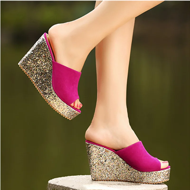 2020 summer new sandals women's Sequin thick soled slope heel women's Sandals Flip 10cm high heels
2020 summer new sandals women's Sequin thick soled slope heel women's Sandals Flip 10cm high heels