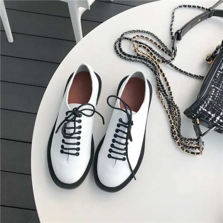 British Style White Shoes Women 2019 Autumn New Fashion Brand zapatos de mujer Ladies footware Female Flats Shoes Cross-tied
British Style White Shoes Women 2019 Autumn New Fashion Brand zapatos de mujer Ladies footware Female Flats Shoes Cross-tied