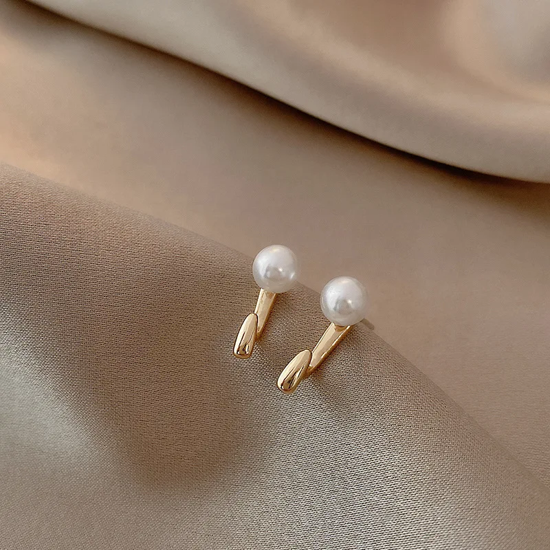 Fashion Creative Earrings Temperament Women Simple Mini Pearl Earrings French-Style Exquisite Earrings s925Party a Gift 
Fashion Creative Earrings Temperament Women Simple Mini Pearl Earrings French-Style Exquisite Earrings s925Party a Gift