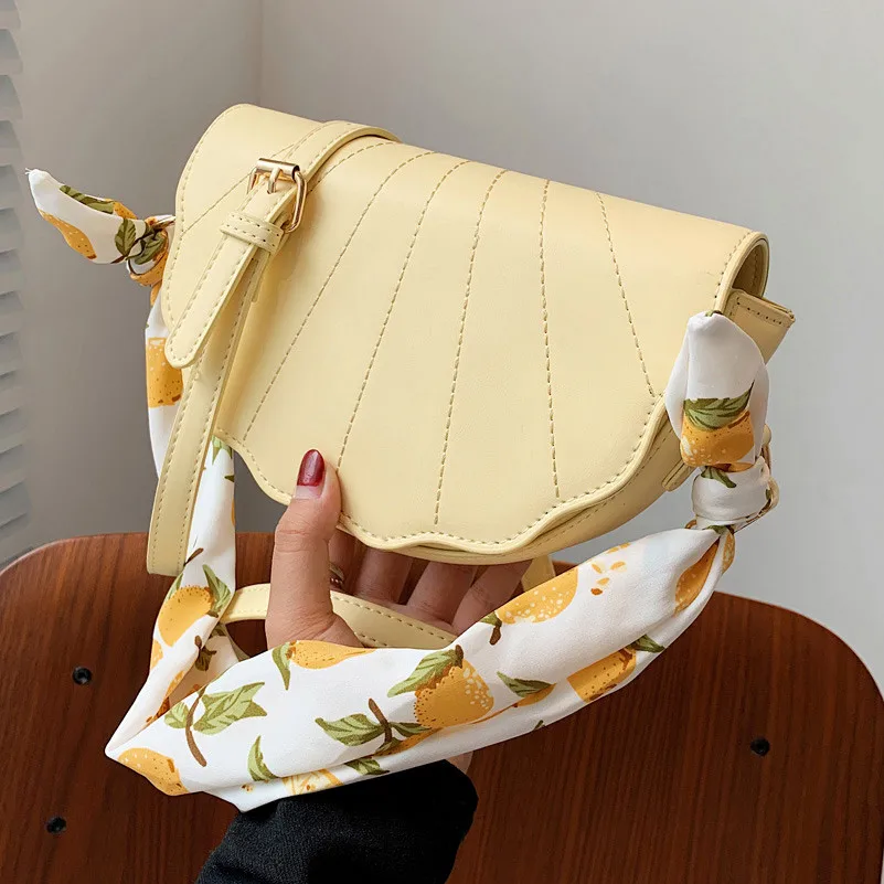 High Quality Ladies Niche Design Shoulder Bag 2021 New Summer Saddle Bag Fashion Messenger Bag Net Red Portable Shell Bag
High Quality Ladies Niche Design Shoulder Bag 2021 New Summer Saddle Bag Fashion Messenger Bag Net Red Portable Shell Bag
