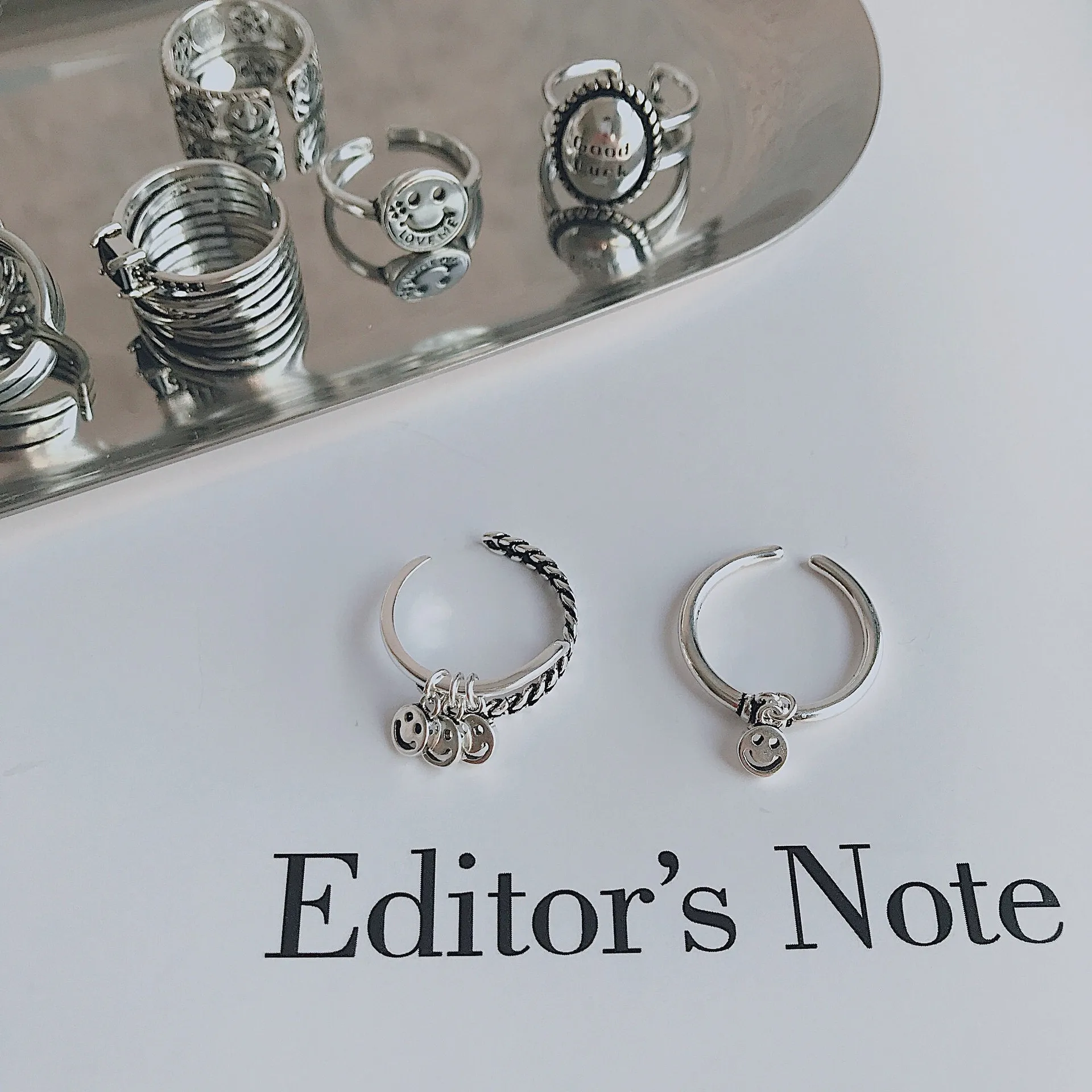 Retro Smiley Rings Metal Chain Pearl Multi Layer Female Ins Net Red Index Finger Rings Opening Adjustable Ring Small Tail Ring
Retro Smiley Rings Metal Chain Pearl Multi Layer Female Ins Net Red Index Finger Rings Opening Adjustable Ring Small Tail Ring