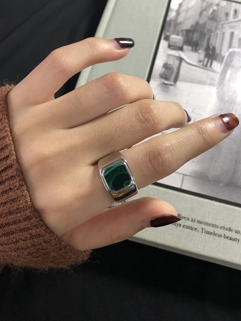 RAINBOW HOOP Simple Retro Geological Grain Green Square Rings For Women S925 Sterling Silver Fashion Fine Jewelry Weight 5.5g
RAINBOW HOOP Simple Retro Geological Grain Green Square Rings For Women S925 Sterling Silver Fashion Fine Jewelry Weight 5.5g