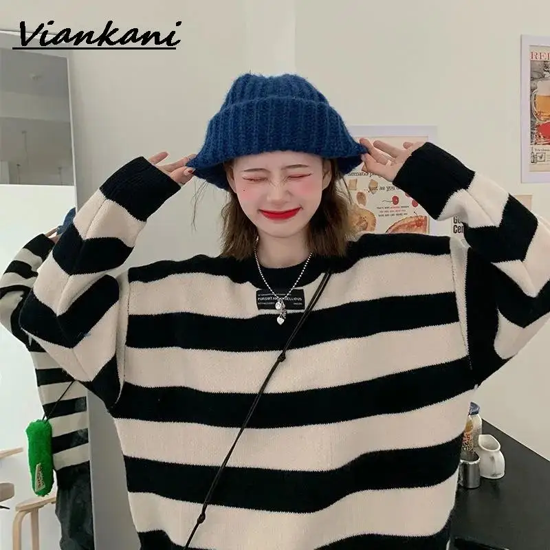 Women's Sweater Korean Street Casual Slim Striped Sweater Sweet and Versatile Color Stitching Pullover O-neck Female Sweaters
Women's Sweater Korean Street Casual Slim Striped Sweater Sweet and Versatile Color Stitching Pullover O-neck Female Sweaters