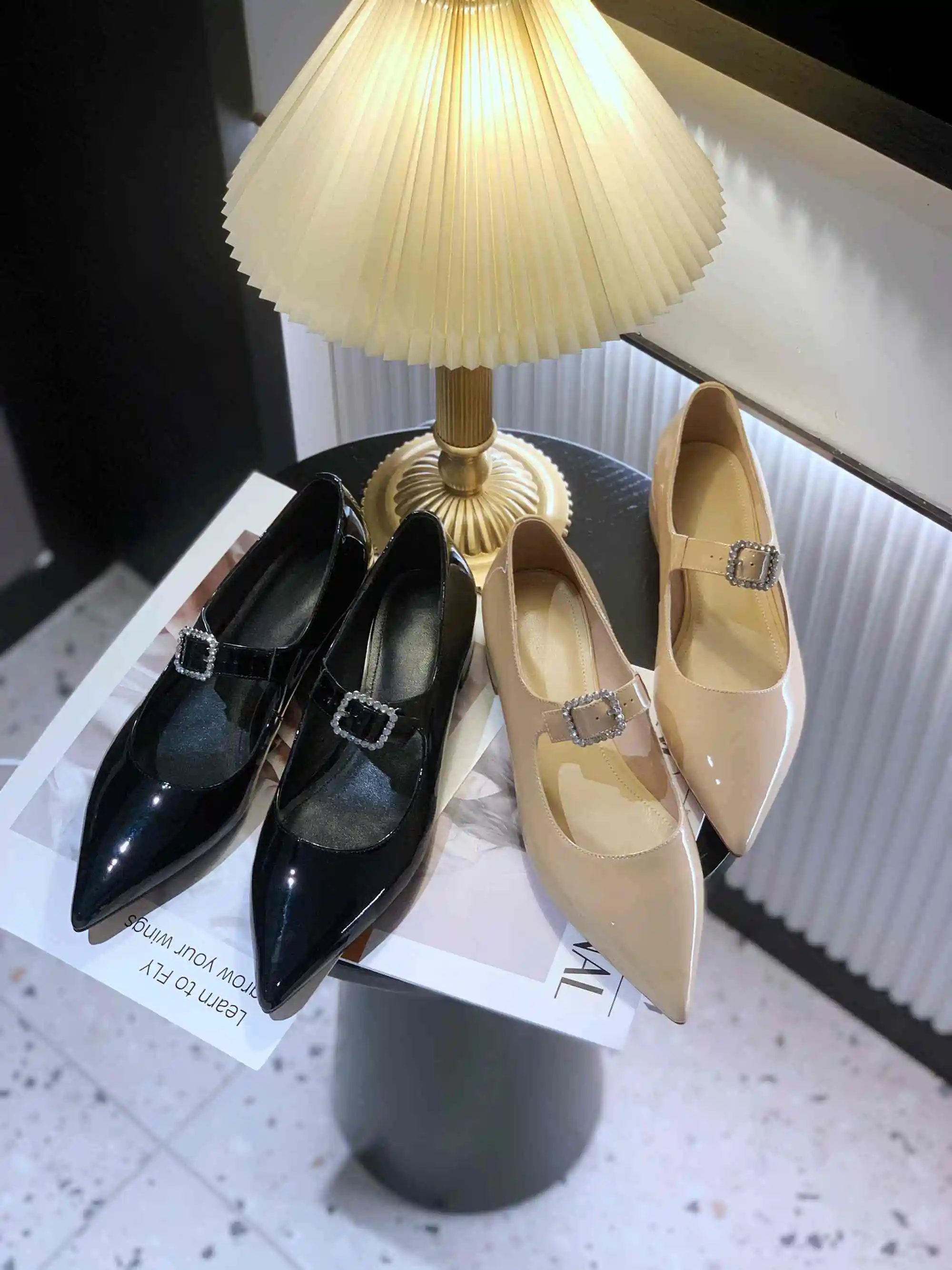 Vichelo Hot retro fashion cow patent leather classics pointed toe low heel buckle straps dating charming maiden women pumps L07
Vichelo Hot retro fashion cow patent leather classics pointed toe low heel buckle straps dating charming maiden women pumps L07