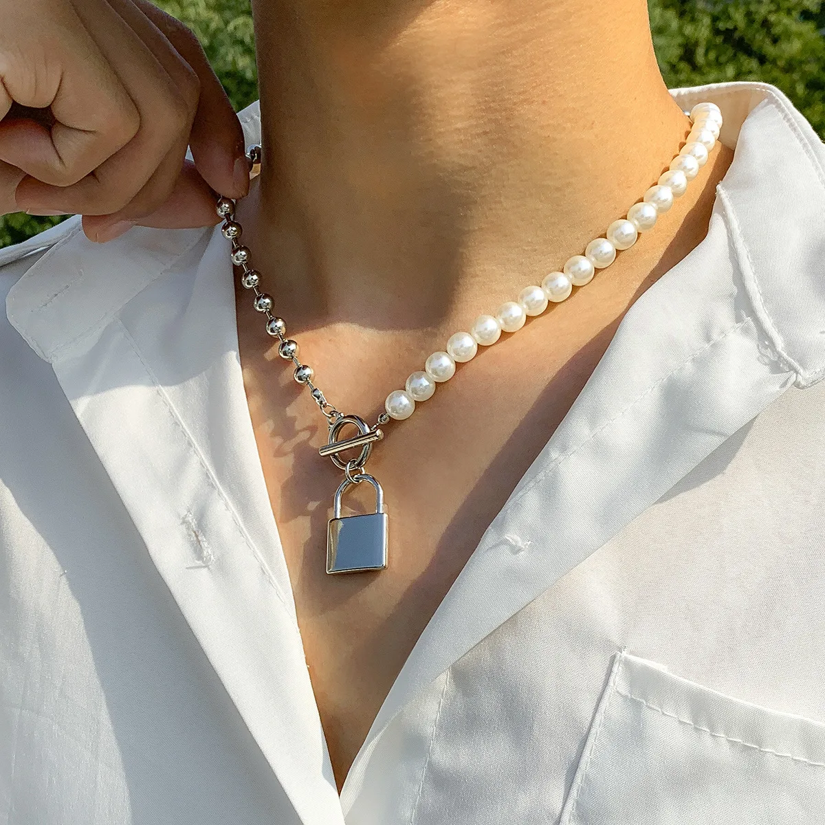 Vintage Baroque Irregular Pearl Lock Pendant Beaded Chains Necklace Geometric Pendant Love Necklaces for Women Punk Jewelry
Vintage Baroque Irregular Pearl Lock Pendant Beaded Chains Necklace Geometric Pendant Love Necklaces for Women Punk Jewelry