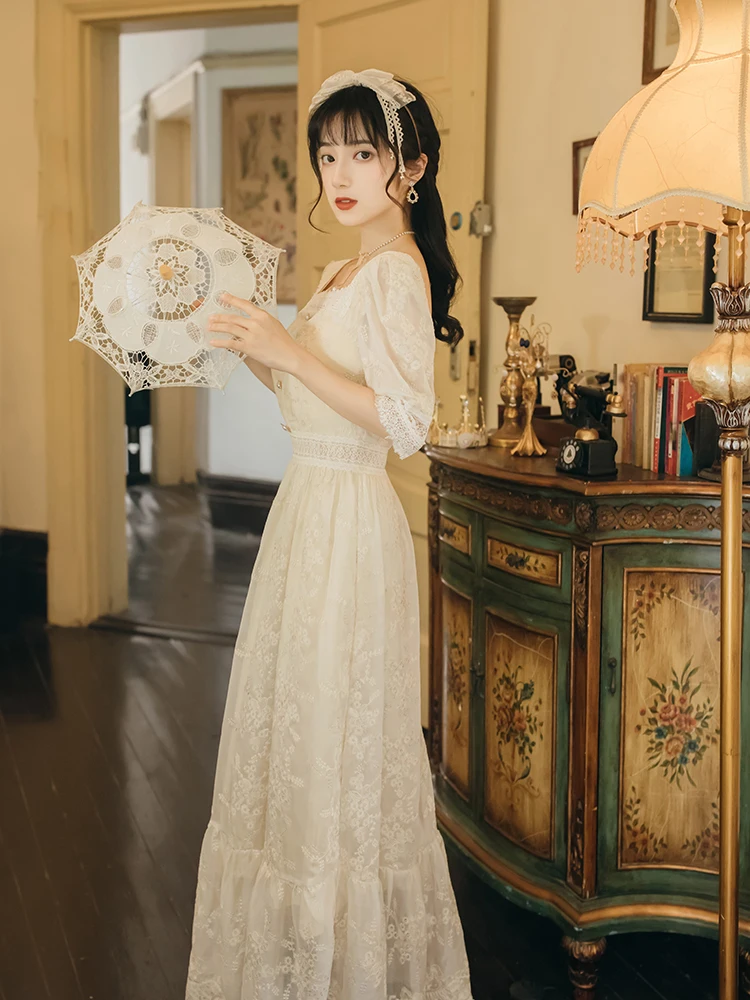 2021 Summer Fashion New Women's Hollow Embroidered Lace Dress Vintage Square Collar Puff Sleeve Elegant Beach Dress
2021 Summer Fashion New Women's Hollow Embroidered Lace Dress Vintage Square Collar Puff Sleeve Elegant Beach Dress