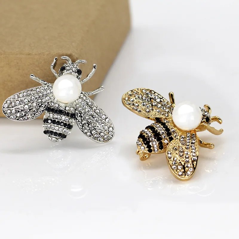 Exquisite Bee Brooch Famous Brand Design Insect Brooch Ladies Crystal Rhinestone Corsage Summer Leak-Proof Jewelry Gift Girl
Exquisite Bee Brooch Famous Brand Design Insect Brooch Ladies Crystal Rhinestone Corsage Summer Leak-Proof Jewelry Gift Girl