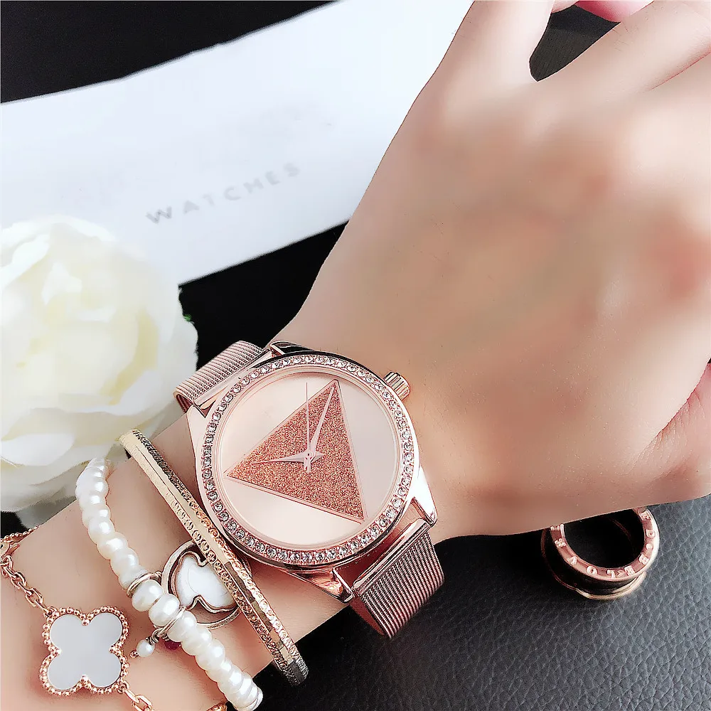 Женские роскошные часы reloj, новые брендовые дизайнерские дамские наручные часы с бриллиантами, розовое золото, простые часы с браслетом
Женские роскошные часы reloj, новые брендовые дизайнерские дамские наручные часы с бриллиантами, розовое золото, простые часы с браслетом