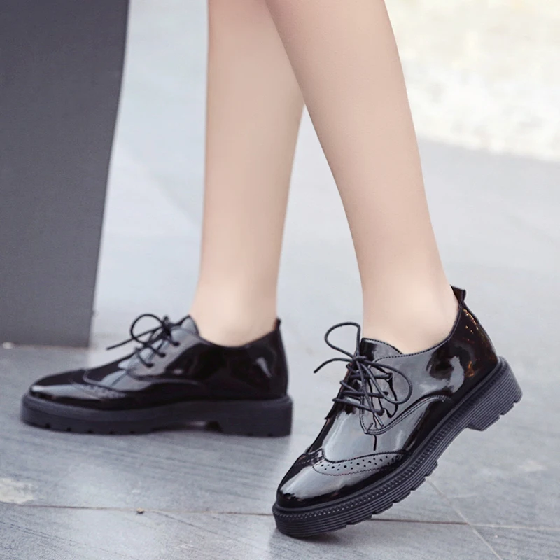 British Style College Casual Shoes Plus Size Brogue Women Shoes Woman Thick Bottom Platform Shoes Female Retro Black Red Leather
British Style College Casual Shoes Plus Size Brogue Women Shoes Woman Thick Bottom Platform Shoes Female Retro Black Red Leather