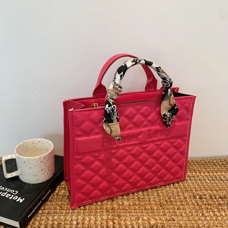 Europe and the large capacity 2021 summer new fashion handbags handbags women texture ling embroider line silk scarves tote bags
Europe and the large capacity 2021 summer new fashion handbags handbags women texture ling embroider line silk scarves tote bags