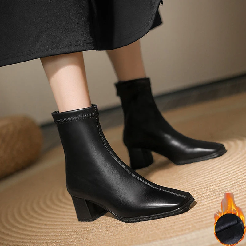 Winter Plush Lined Women's Short Boots Fashion Casual High Heels Women's Boots Winter Warm New Women's Large Leather Boots
Winter Plush Lined Women's Short Boots Fashion Casual High Heels Women's Boots Winter Warm New Women's Large Leather Boots