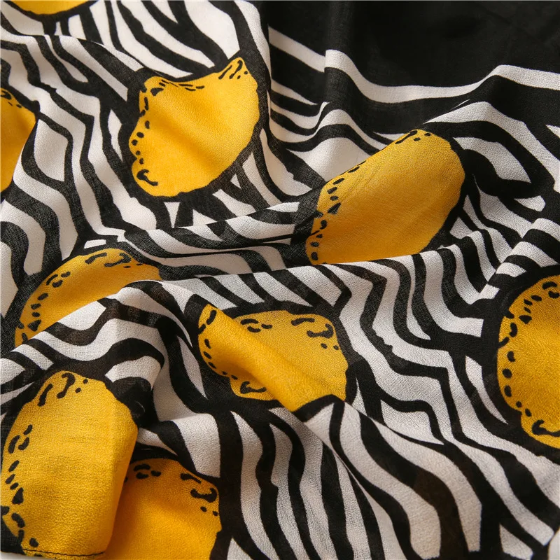 2021 Fashion 180X90CM Silk Scarves Lady Seaside Sunscreen Beach Towel popular Colour Print Scarf Winter Cotton And Linen Shawls
2021 Fashion 180X90CM Silk Scarves Lady Seaside Sunscreen Beach Towel popular Colour Print Scarf Winter Cotton And Linen Shawls