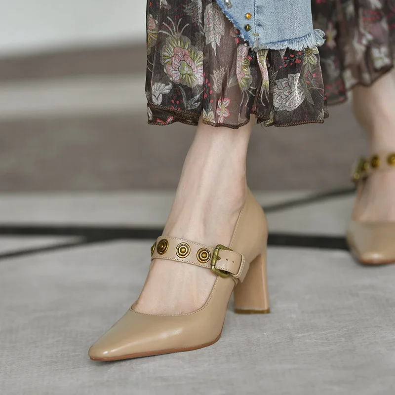 Vintage Shallow Mouth Thick Heel Shoes Women New Small Square Toe with Buckle Strap Rivet Mary Jane Retro High Heel Shoes
Vintage Shallow Mouth Thick Heel Shoes Women New Small Square Toe with Buckle Strap Rivet Mary Jane Retro High Heel Shoes