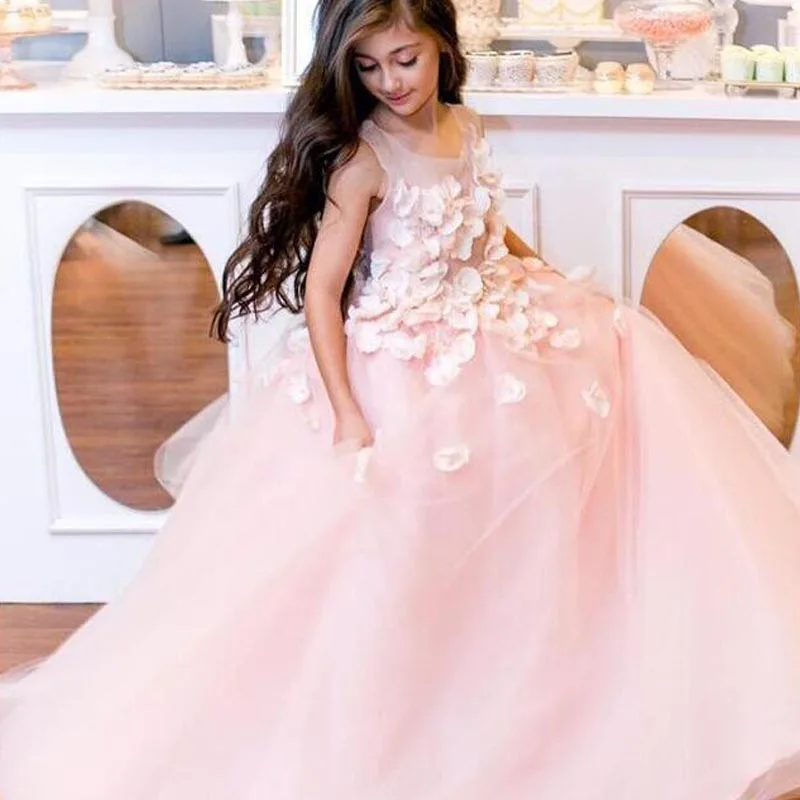 Blush Sheer Neck Arabic Flower Girl Dresses Hand Made Flowers Child Dresses Vintage Little Girl Pageant Dresses 
Blush Sheer Neck Arabic Flower Girl Dresses Hand Made Flowers Child Dresses Vintage Little Girl Pageant Dresses