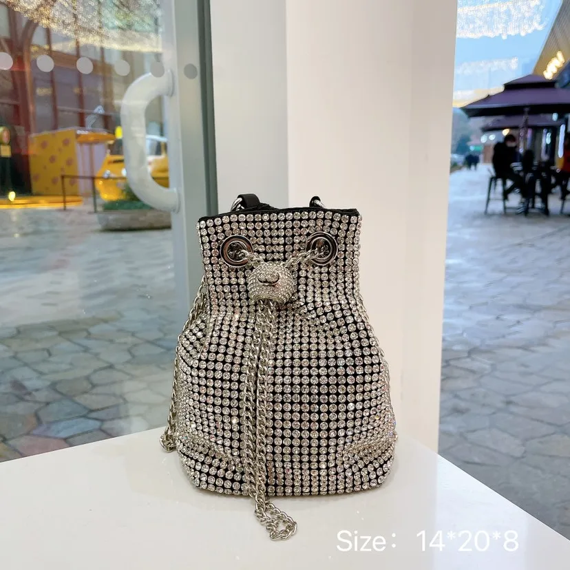 NEW Ladies Rhinestone Bucket Shape Crossbody Bags Evening Party Clutches Storage Totes Shining Shoulder Bag Chain Handbag
NEW Ladies Rhinestone Bucket Shape Crossbody Bags Evening Party Clutches Storage Totes Shining Shoulder Bag Chain Handbag