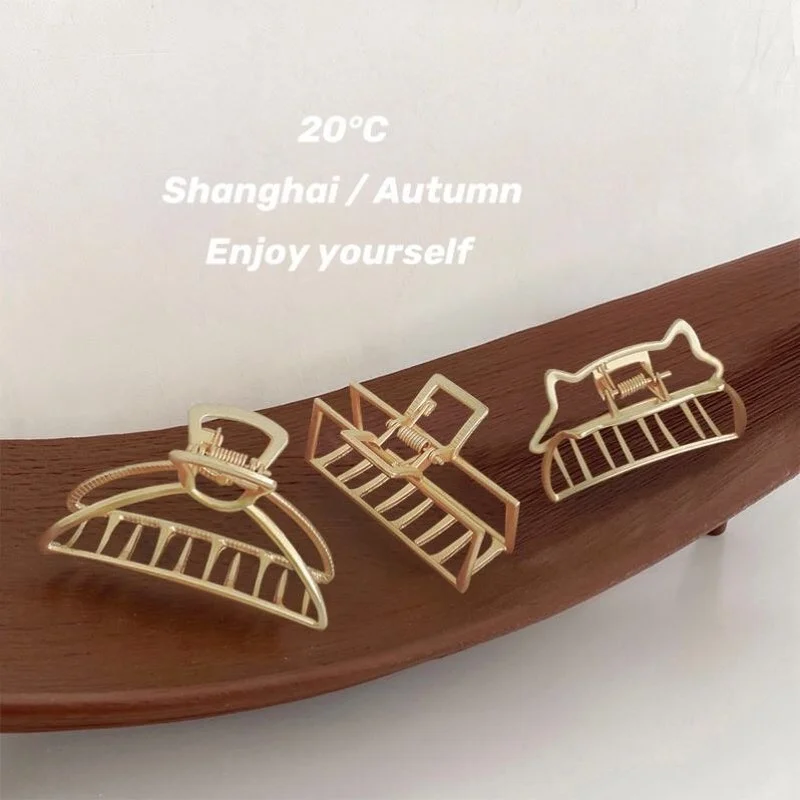 Women Metal Hair Claws Chic Barrettes Hairclips Hairpins Ladies Hairgrip Headwear Girls Ornaments Crab Hair Accessories
Women Metal Hair Claws Chic Barrettes Hairclips Hairpins Ladies Hairgrip Headwear Girls Ornaments Crab Hair Accessories