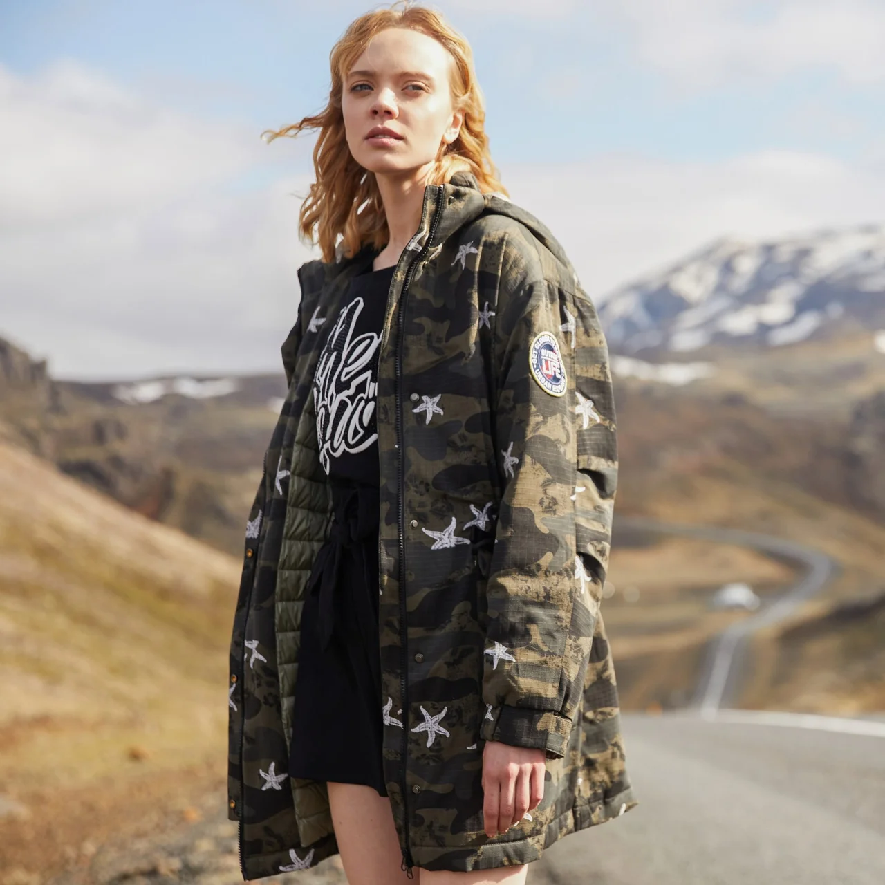 BOSIDENG Winter down jacket women's middle long new thick hooded camouflage windbreaker coat Winter warm down jacket women coat
BOSIDENG Winter down jacket women's middle long new thick hooded camouflage windbreaker coat Winter warm down jacket women coat