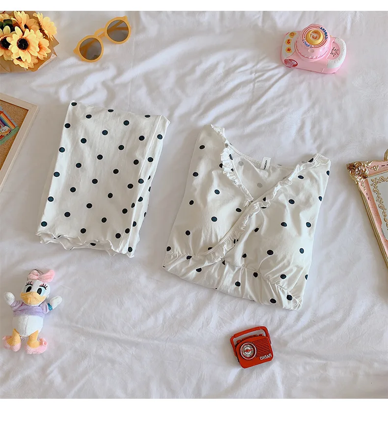 Pregnant women's spring and autumn thermal underwear nursing pajamas set white black dots cotton confinement clothing
Pregnant women's spring and autumn thermal underwear nursing pajamas set white black dots cotton confinement clothing