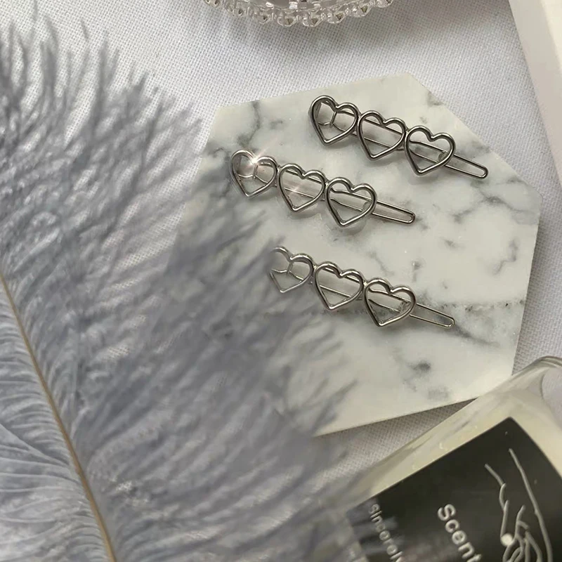 Korean Ins Style Hollow Love Heart Hairpin Barrettes Sweet Hair Clips for Woman Girl Fashion Hair Accessories
Korean Ins Style Hollow Love Heart Hairpin Barrettes Sweet Hair Clips for Woman Girl Fashion Hair Accessories