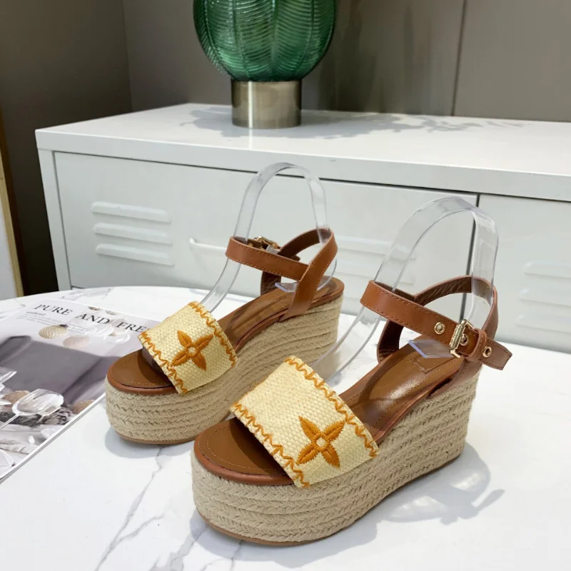 2021 New Luxury Designer Women Sandals Casual Fashion Brand European and American Open Toe High Heels Non-Slip Women's Shoes
2021 New Luxury Designer Women Sandals Casual Fashion Brand European and American Open Toe High Heels Non-Slip Women's Shoes